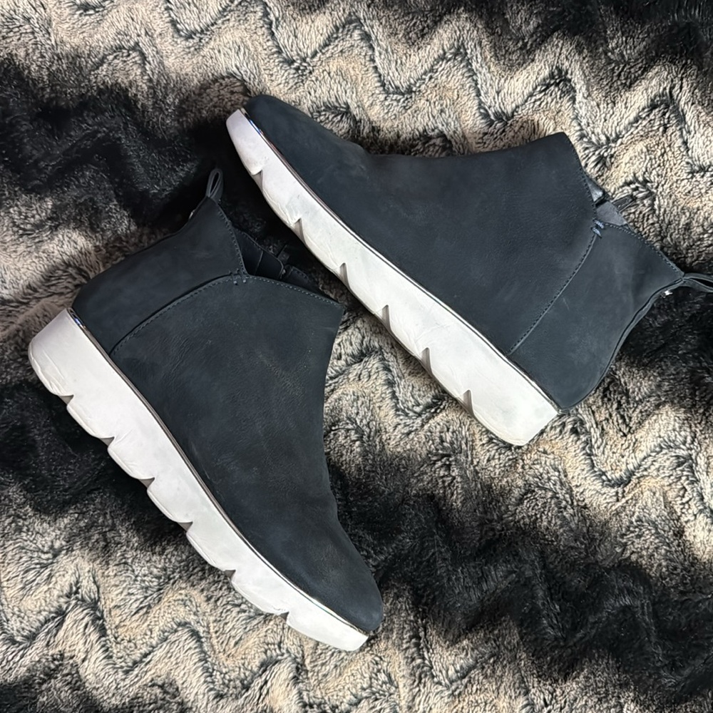ALEX MARIE Wedge Ankle Boots — 4 Feature Technology — 7.5 - Picture 6 of 9